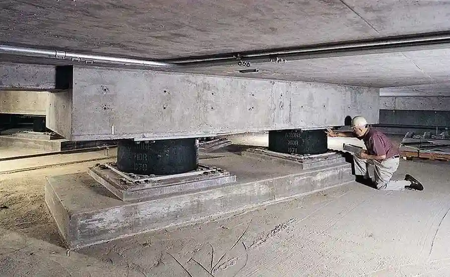 Projeto de isolamento sísmico de base em Sobral: análise e dimensionamento estrutural